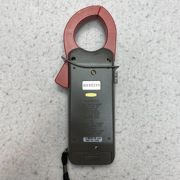Extech Instruments Cat III 600V AC / DC Clamp Meter With Case No. 30299 - Picture 3 of 9